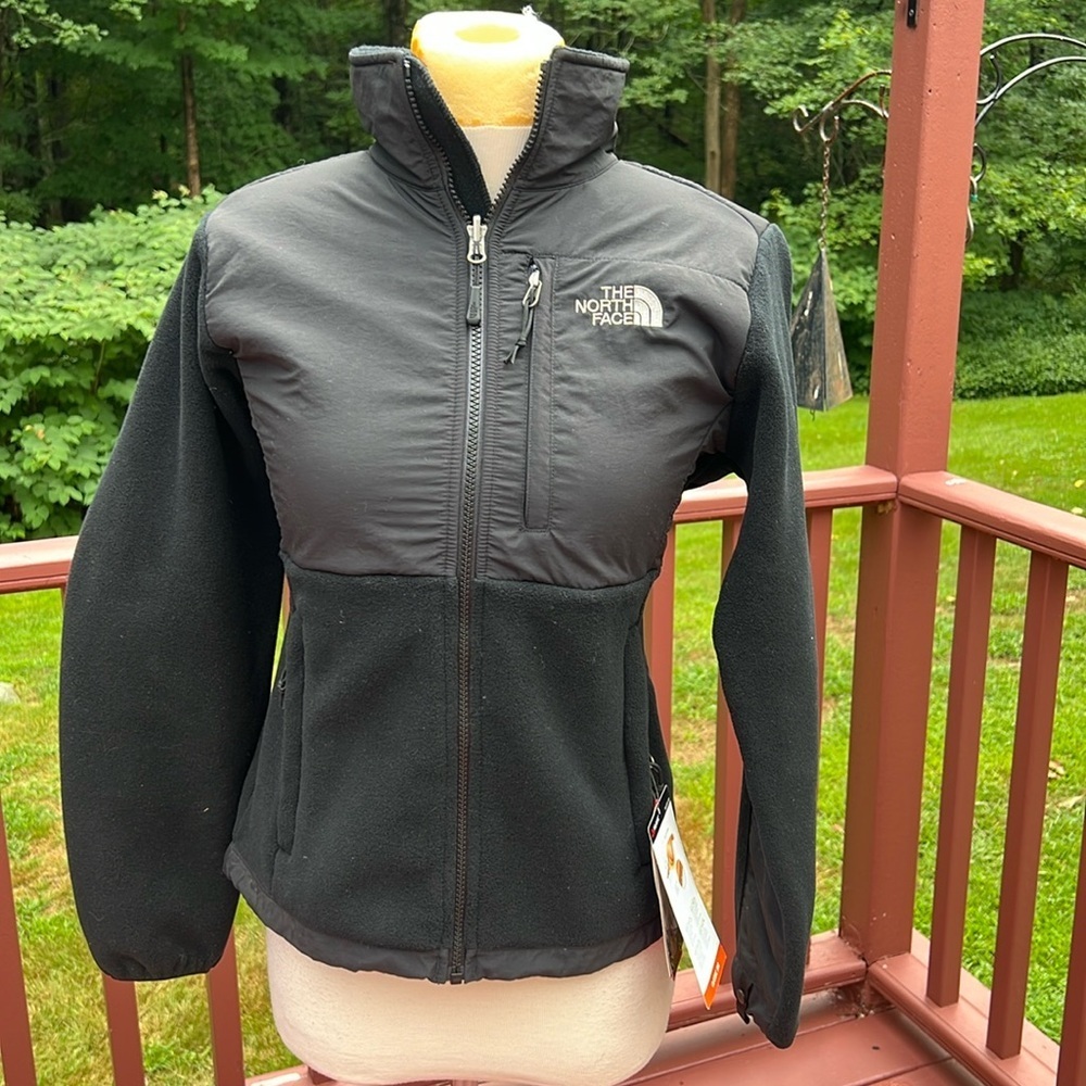 New! The North Face XS classic 300 black denali jacket.